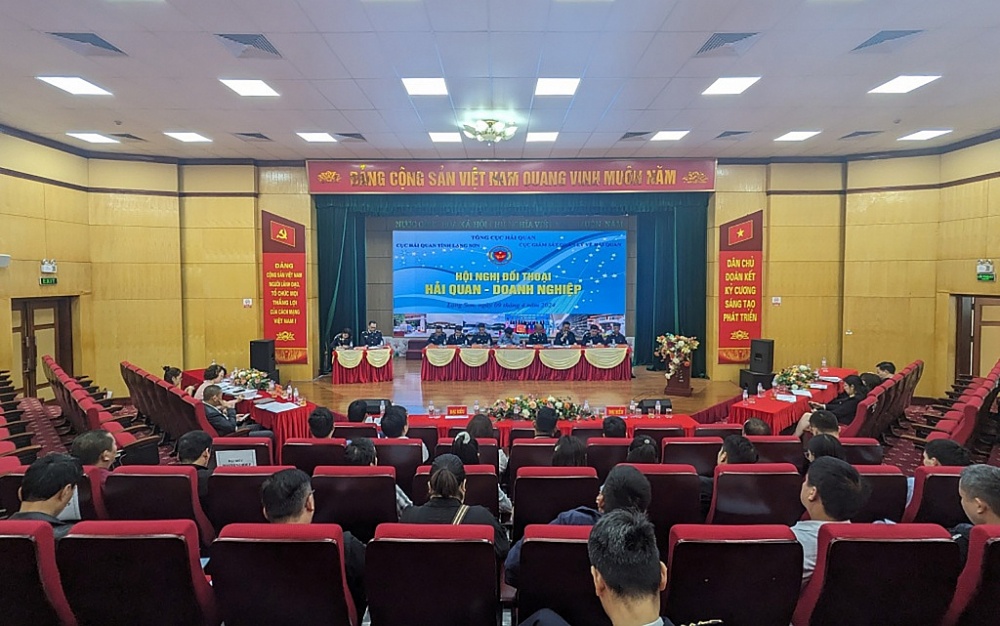 Cục Hải quan Lạng Sơn tổ chức Hội nghị đối thoại Hải quan - DN năm 2024 với 30 DN kinh doanh kho bãi vào ngày 9/4/2024. 	Ảnh: Nam Hoàng