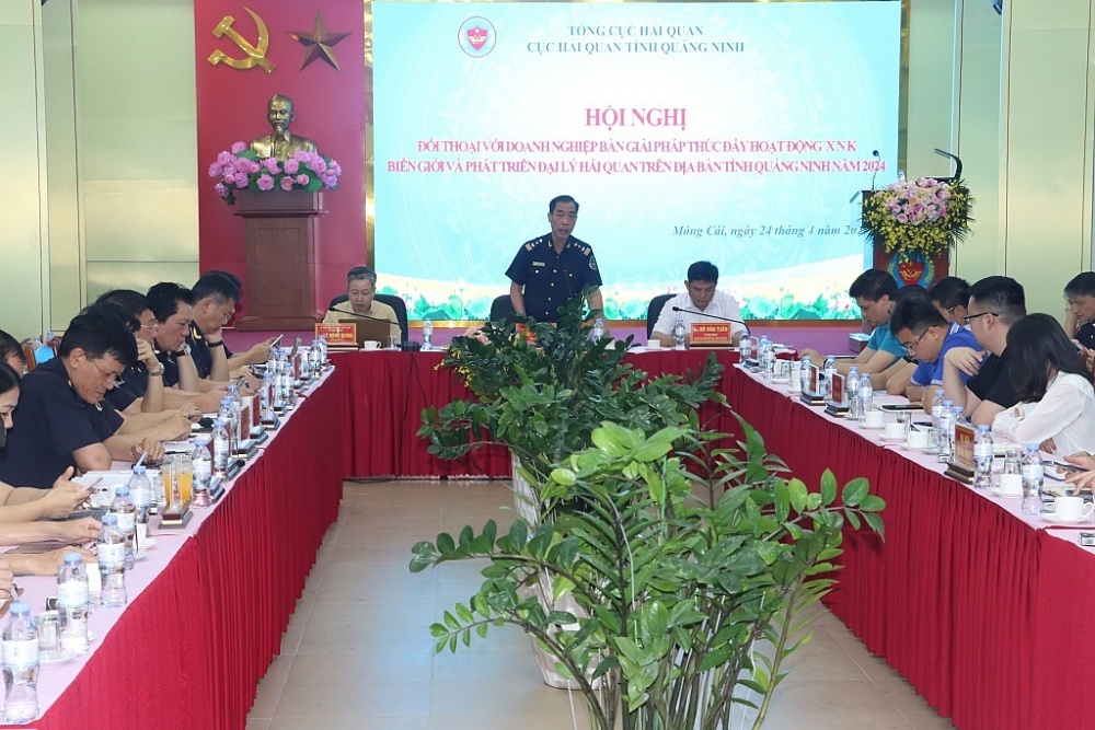 Cục Hải quan Quảng Ninh tổ chức Hội nghị đối thoại với doanh nghiệp bàn giải pháp thúc đẩy hoạt động XNK biên giới và phát triển đại lý hải quan. 	Ảnh: Thái Bình