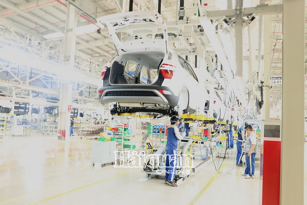 Hoạt động sản xuất tại Nhà máy của Tổng Công ty sản xuất ô tô Hyundai Thành Công Việt Nam. Ảnh: Hồng Nụ