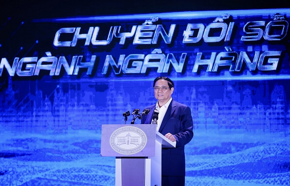Thủ tướng Chính phủ Phạm Minh Chính yêu cầu chuyển đổi số là phải tạo thuận lợi cho người dân, doanh nghiệp tiếp cận dịch vụ ngân hàng.