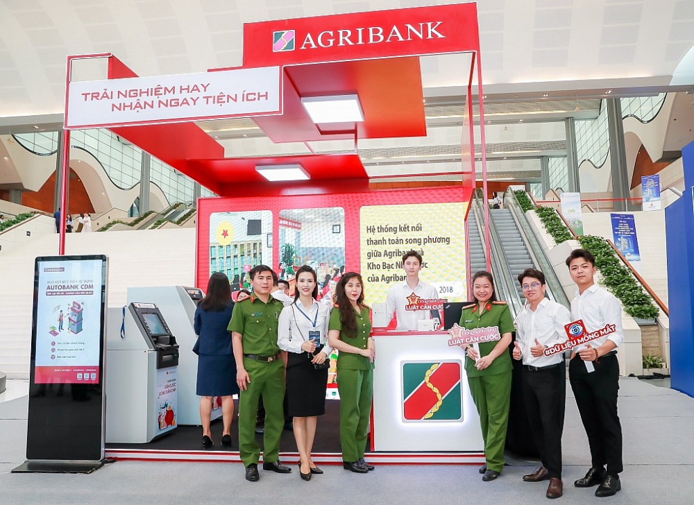 Agribank trình diễn 6 dịch vụ vượt trội tại sự kiện Chuyển đổi số Ngân hàng 2024