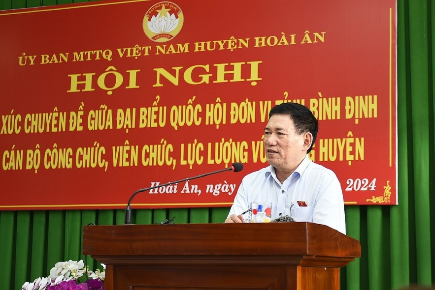 Bộ trưởng Hồ Đức Phớc tiếp xúc cử tri tại huyện Hoài Ân, Bình Định