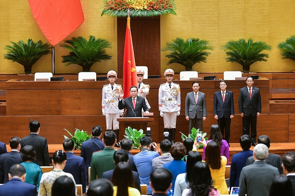 Chủ tịch Quốc hội Trần Thanh Mẫn tuyên thệ. Ảnh: quochoi.vn
