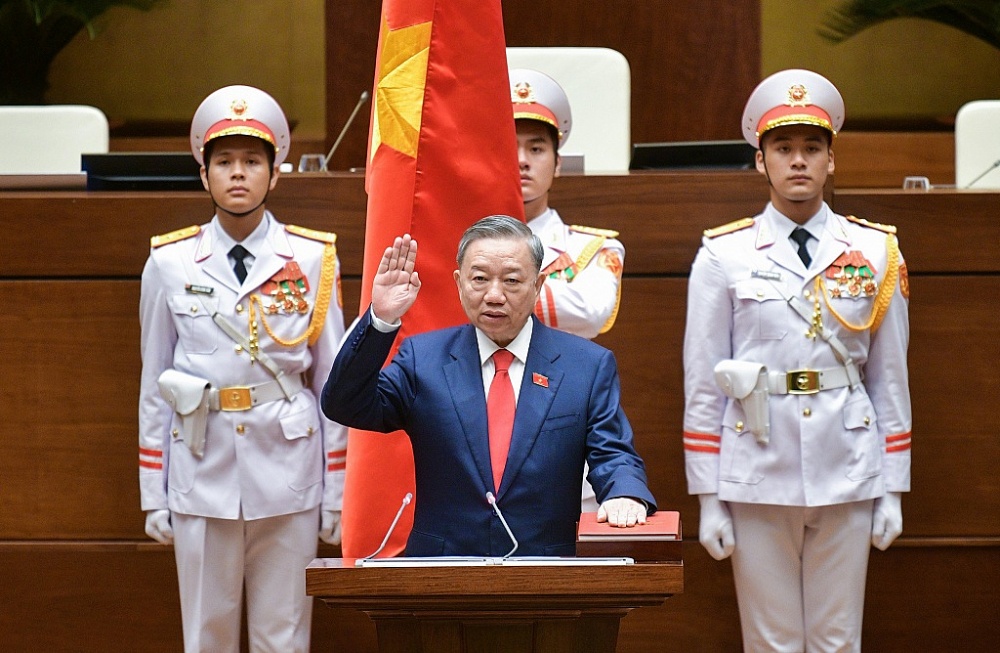 Chủ tịch nước Cộng hòa xã hội chủ nghĩa Việt Nam tuyên thệ. Ảnh: quochoi.vn