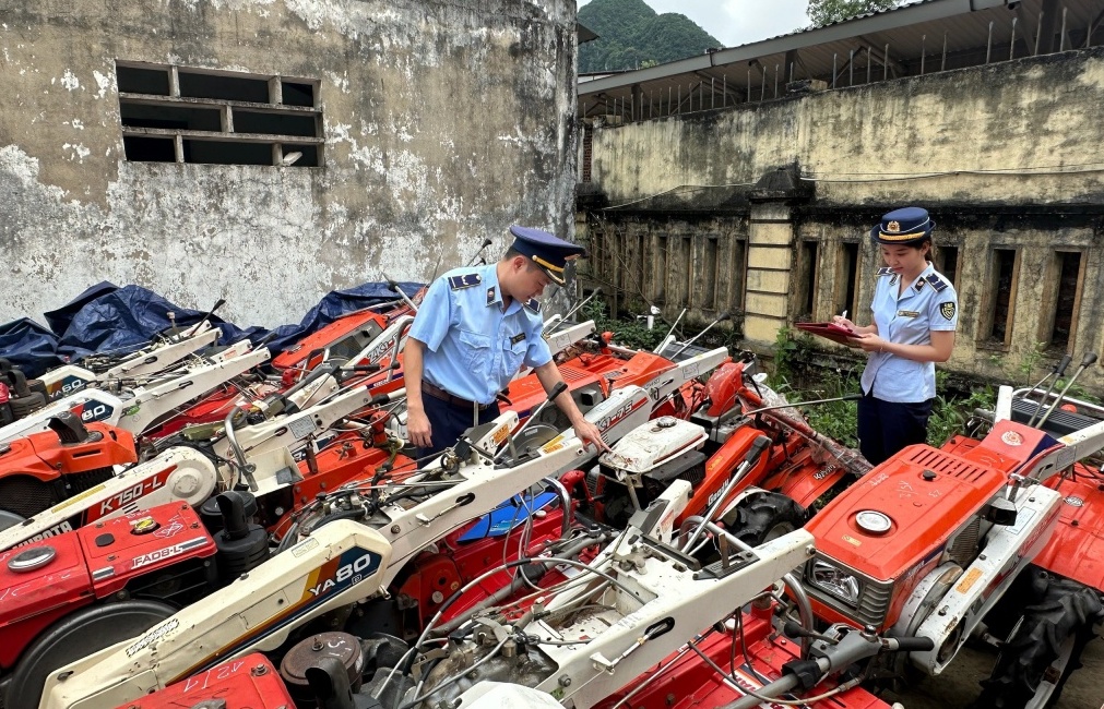 Quảng Bình: Tạm giữ hàng chục chiếc máy cày đã qua sử dụng