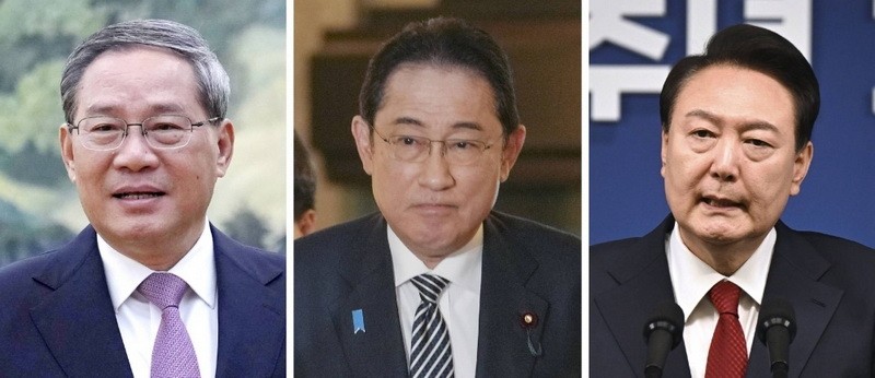 Tổng thống Yoon Suk Yeol (phải) sẽ hội đàm với Thủ tướng Trung Quốc Lý Cường (trái) và Thủ tướng Nhật Bản Fumio Kishida (giữa) vào ngày 27/5. (Nguồn: EPA)
