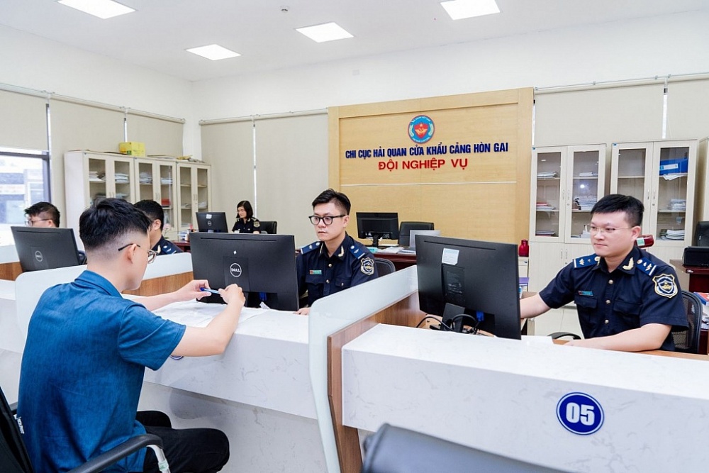 Hoạt động nghiệp vụ tại Chi cục Hải quan cửa khẩu cảng Hòn Gai, Cục Hải quan Quảng Ninh.