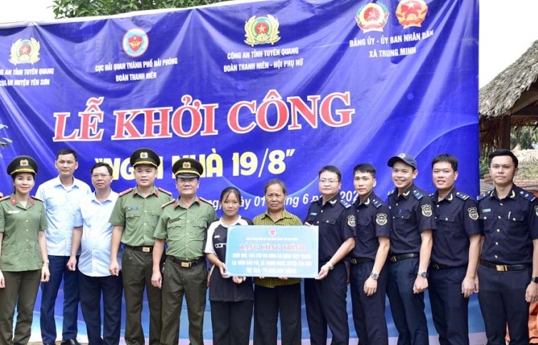Hải quan Hải Phòng hỗ trợ xây nhà cho học sinh có hoàn cảnh khó khăn ở Tuyên Quang