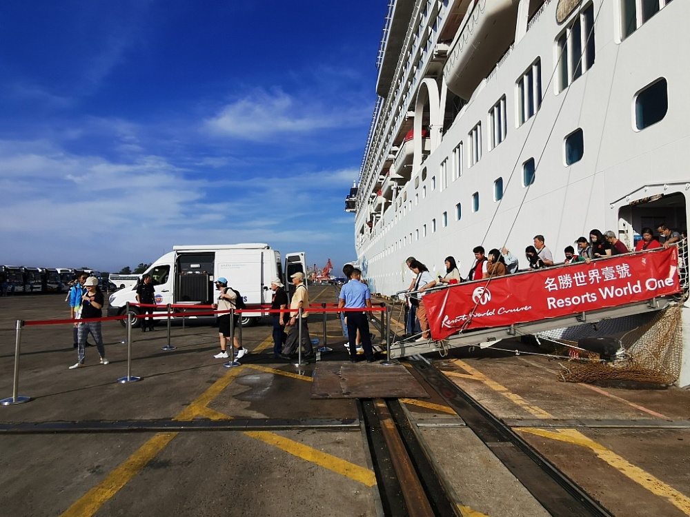 Du thuyền 2.200 khách quốc tế ghé tham quan TPHCM và Côn Đảo