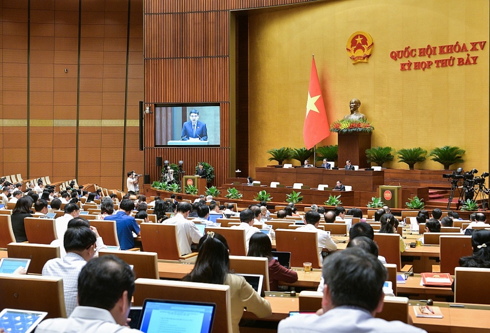 Quốc hội nghe Chủ nhiệm Ủy ban Văn hóa, Giáo dục Nguyễn Đắc Vinh thay mặt cơ quan thẩm tra báo cáo về chủ trương đầu tư Chương trình mục tiêu quốc gia về phát triển văn hóa giai đoạn 2025 - 2035.