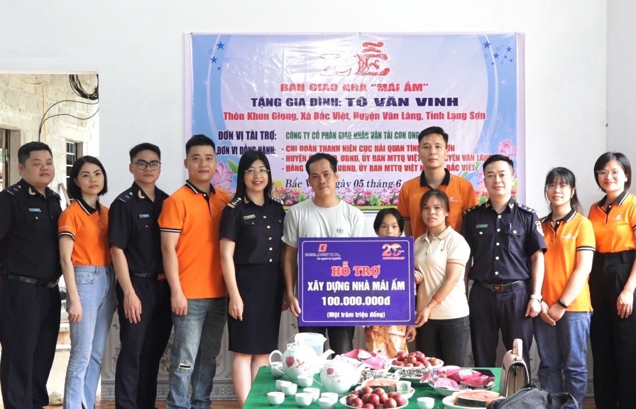 Hải quan Lạng Sơn phối hợp bàn giao nhà “Mái ấm” cho hộ nghèo tại xã Bắc Việt