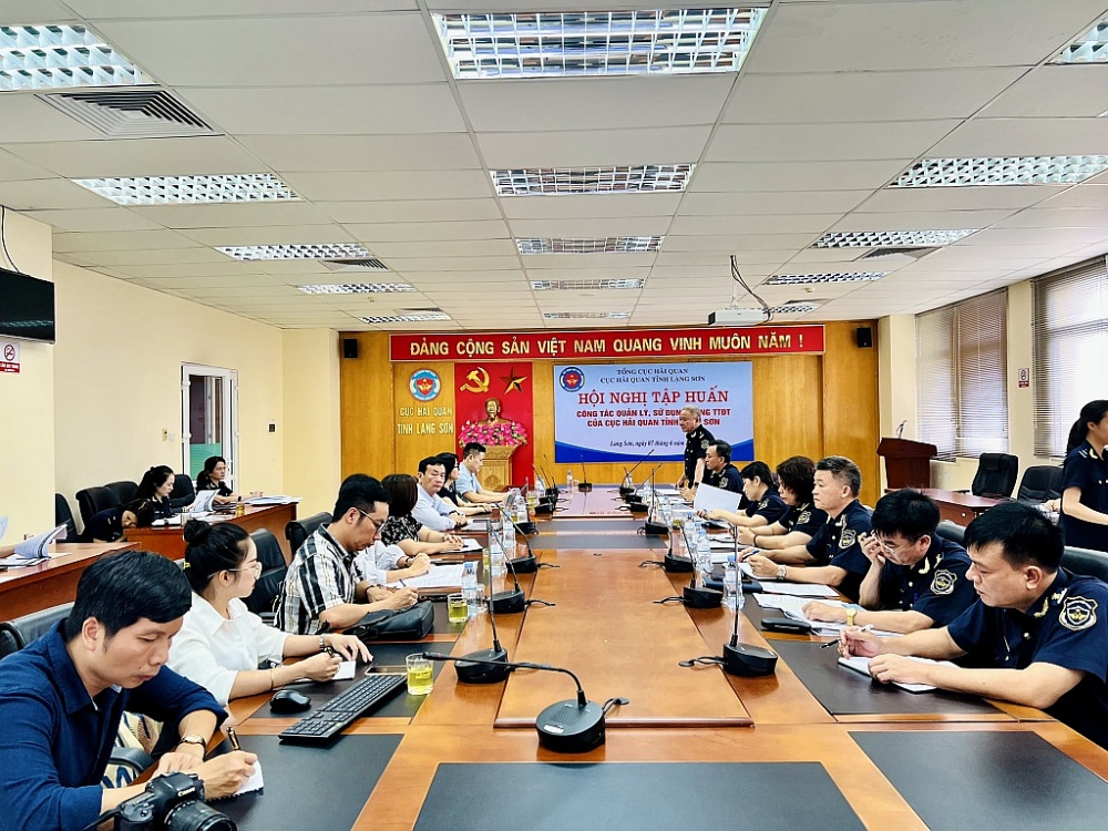 CBCC Ban Biên tập tham gia tập huấn quản lý, sử dụng cổng thông tin điện tử của Cục Hải quan Lạng Sơn. Ảnh: Mai Loan