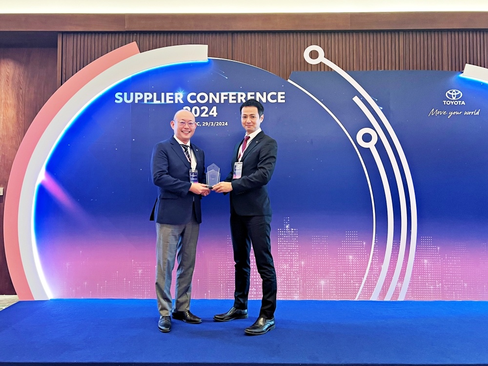 Bridgestone Việt Nam nhận giải thưởng Chất lượng và An toàn từ Toyota