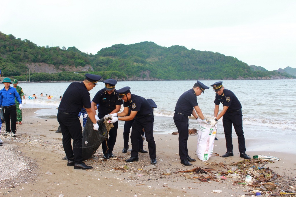 Hải quan Hải Phòng phối hợp tuyên truyền về phòng, chống ma túy tại huyện đảo Cát Hải