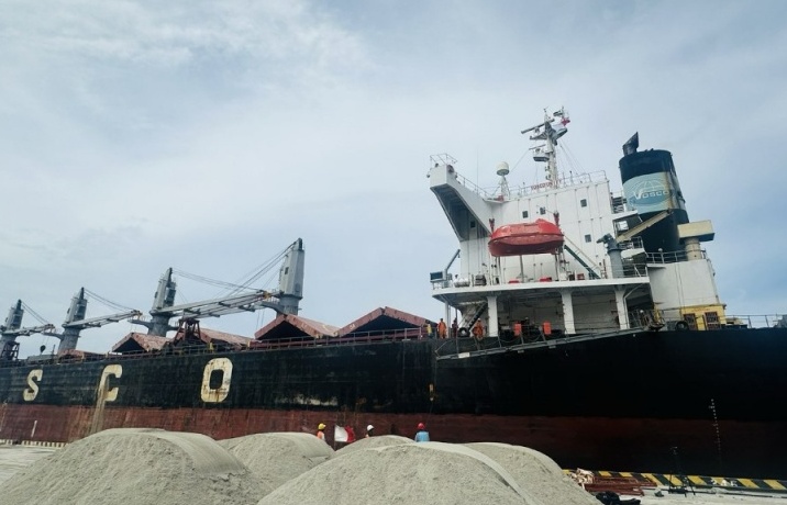 Lần đầu tiên Cảng Trung Nam Cà Ná đón tàu có tải trọng trên 50.000 tấn