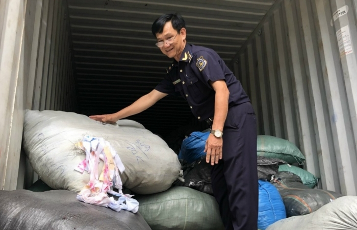 Hải quan Bình Phước khởi tố vụ buôn lậu quần áo xuất khẩu trị giá hơn 2 tỷ đồng
