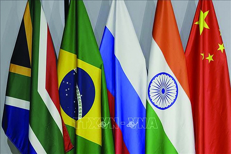 Quốc kỳ các nước thành viên BRICS.