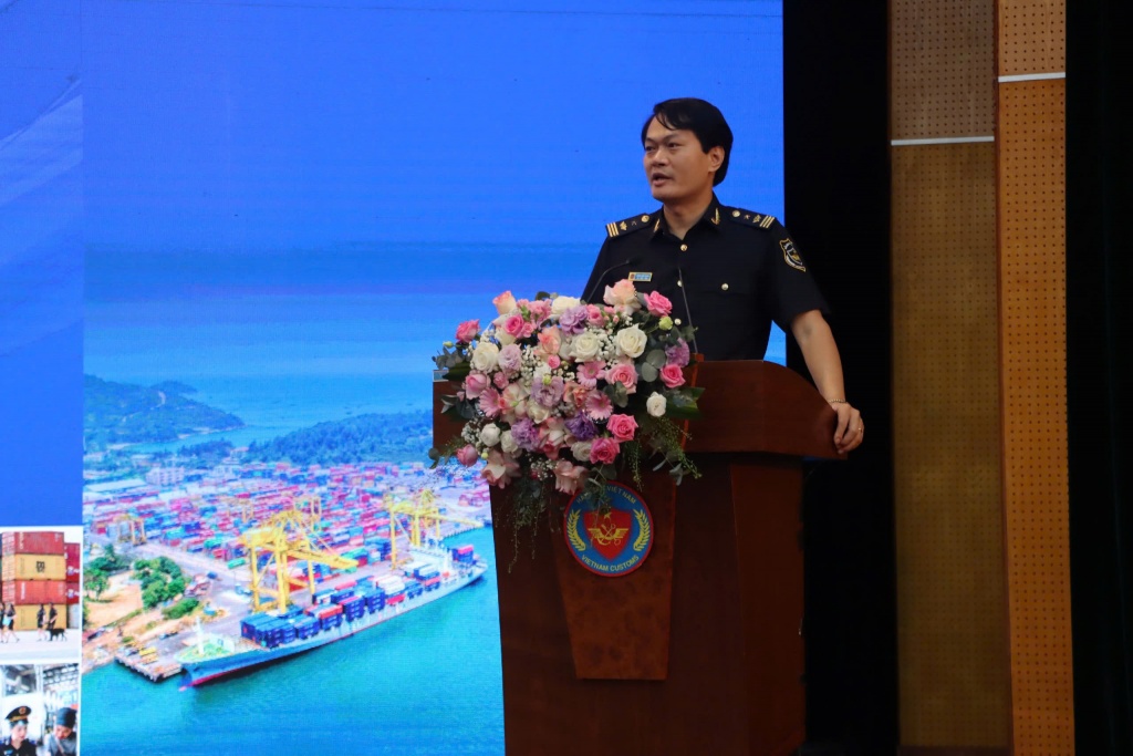 Phó Cục trưởng Cục Hải quan Hà Nội Hoàng Quốc Quang phát biểu tham luận tại hội nghị sơ kết 6 tháng đầu năm của Tổng cục Hải quan. Ảnh: Thái Bình