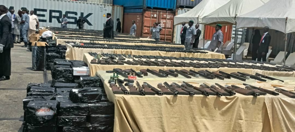 Hải quan Nigeria phát hiện container vận chuyển vũ khí trị giá lớn