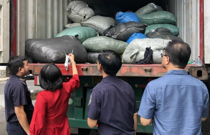 Thủ đoạn buôn lậu lô quần áo xuất khẩu hơn 2 tỷ đồng tại Công ty Yakjin