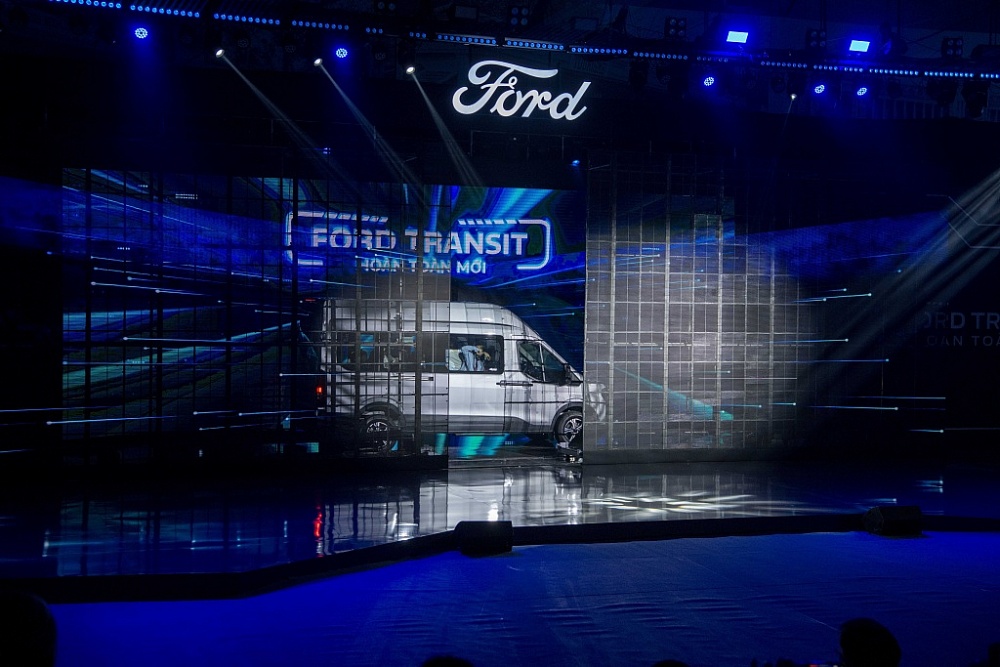 Ford Transit 2024 quyết giữ vững ngôi vương