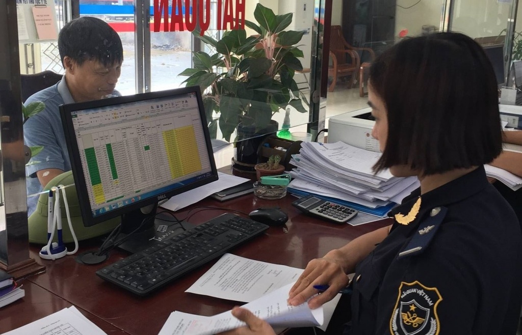 Hải quan ga đường sắt quốc tế Lào Cai nỗ lực thu ngân sách
