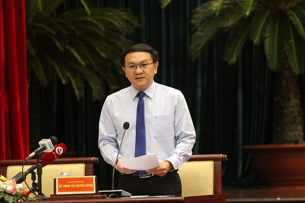 Ông Lâm Đình Thắng, Giám đốc Sở Thông tin và Truyền thông TPHCM trả lời chất vấn tại kỳ họp. Ảnh: Thành Nhân