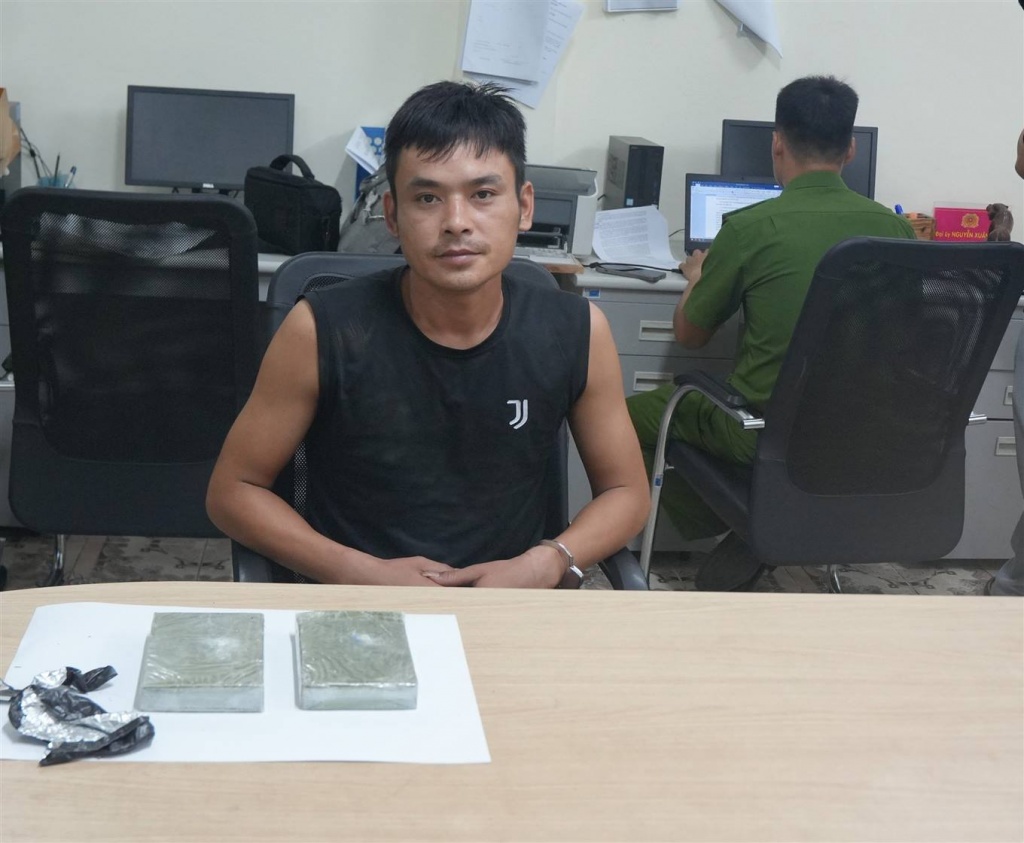 Hải quan Cao Bằng chủ trì bắt giữ đối tượng mua bán 2 bánh heroin