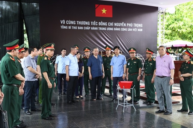 Chủ tịch nước kiểm tra việc chuẩn bị lễ tang Tổng Bí thư Nguyễn Phú Trọng- Ảnh 2.