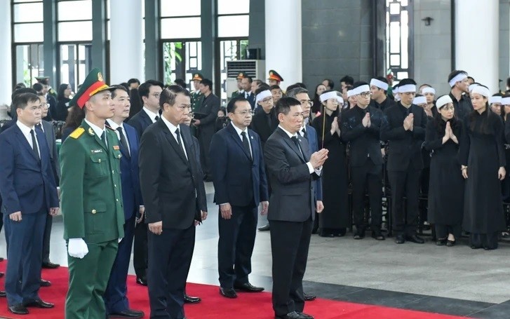 Đoàn Bộ Tài chính viếng Tổng Bí thư Nguyễn Phú Trọng