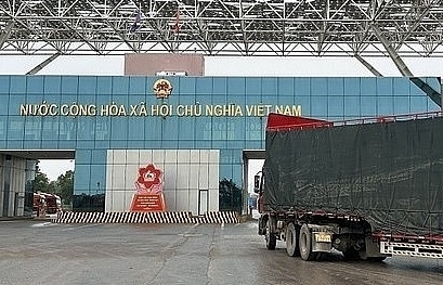 Gần 1.000 doanh nghiệp xuất nhập khẩu qua cửa khẩu Móng Cái