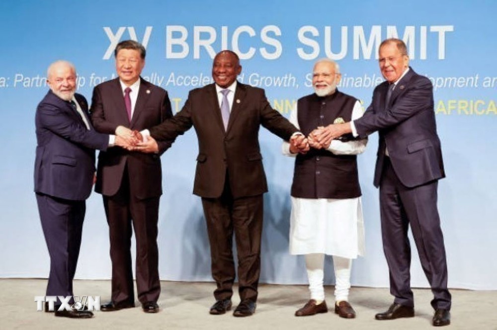 Lãnh đạo các nước thành viên BRICS chụp ảnh chung tại Hội nghị thượng đỉnh ở Johannesburg, Nam Phi ngày 23/8/2023. (Ảnh: Getty Images/TTXVN)