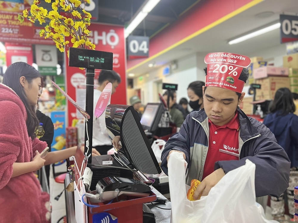 Cần tiếp tục đánh giá kỹ lưỡng tác động đối với nền kinh tế khi điều chỉnh mức doanh thu không chịu thuế GTGT. 	Ảnh: H.Anh