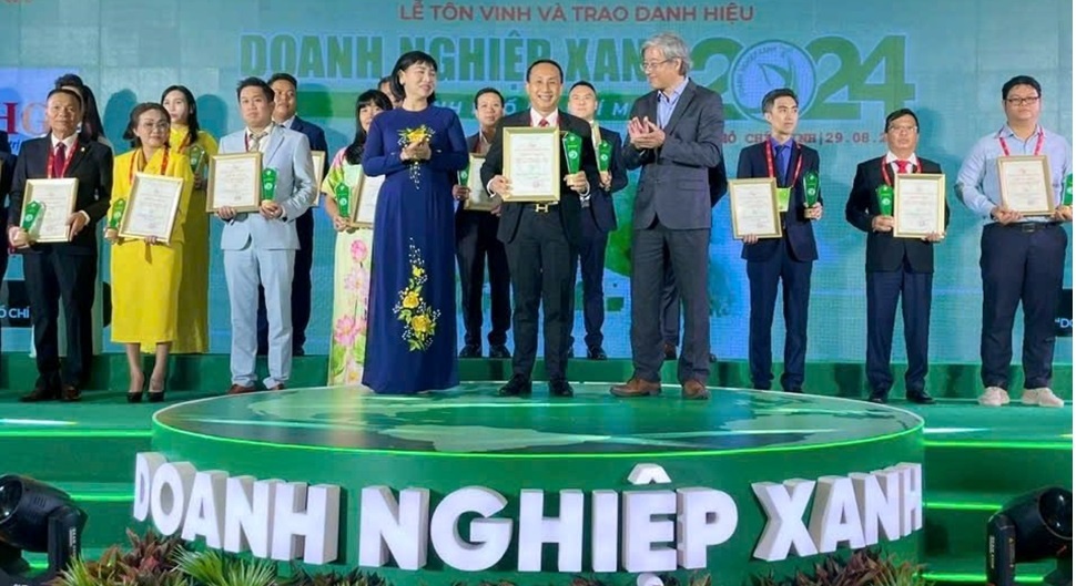 Vina CHG được vinh danh Danh hiệu “Doanh nghiệp Xanh TPHCM năm 2024”