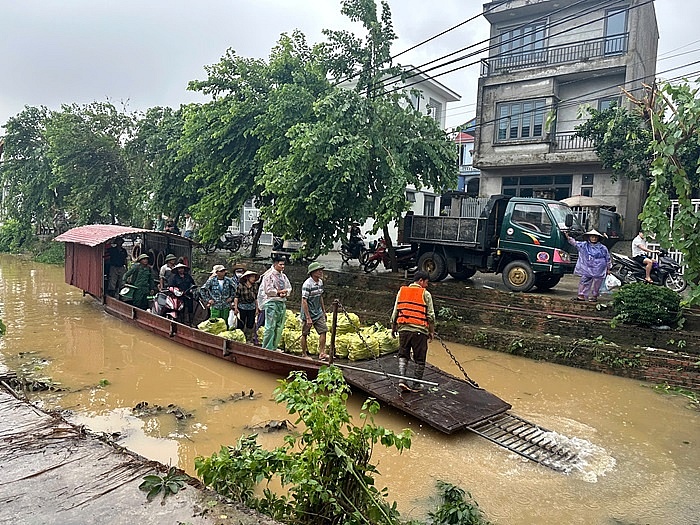 Huyện Mê Linh di dời người dân, tài sản đến nơi an toàn