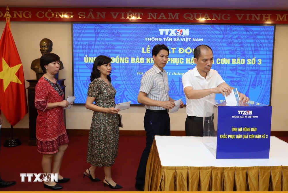 ttxvn_thong_tan_xa_viet_nam_ung_ho_dong_bao_khac_phuc_hau_qua_con_bao_so_3.jpg