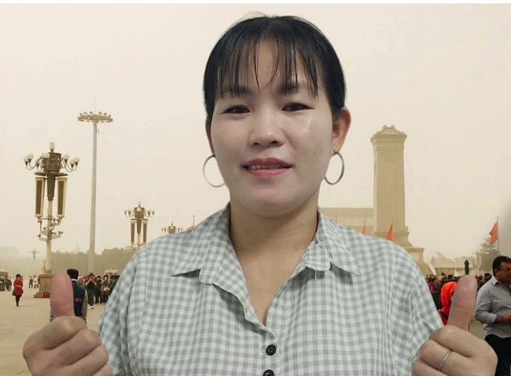 Trà Dr Thanh trao món quà “khủng” cho một người bán hủ tiếu tại Bình Dương
