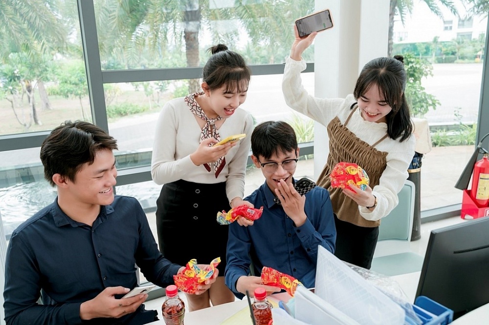 Trà Dr Thanh trao món quà “khủng” cho một người bán hủ tiếu tại Bình Dương