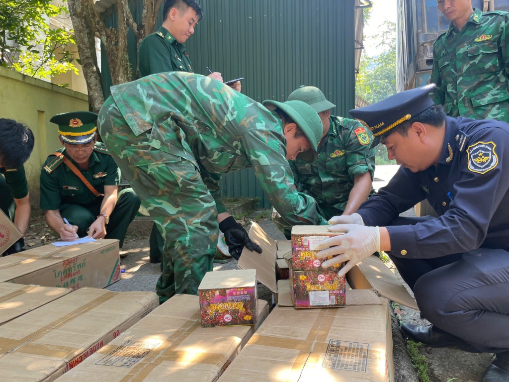 Chặn đứng hơn nửa tấn pháo nổ tại cửa khẩu Cha Lo