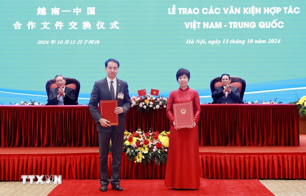 ttxvn_thu_tuong_pham_minh_chinh_va_thu_tuong_ly_cuong_chung_kien_le_trao_van_kien_hop_tac_1310.jpg