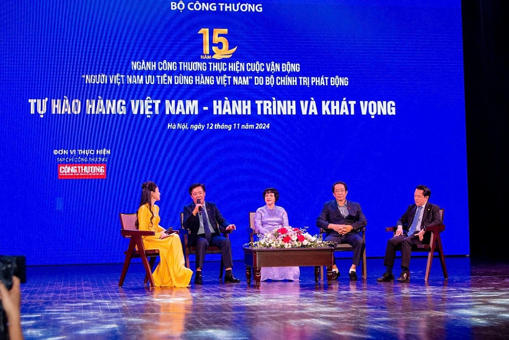 Các đại biểu tham gia phần thảo luận.