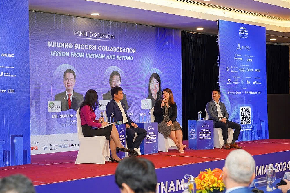 Các diễn giả thảo luận tại hội nghị.
