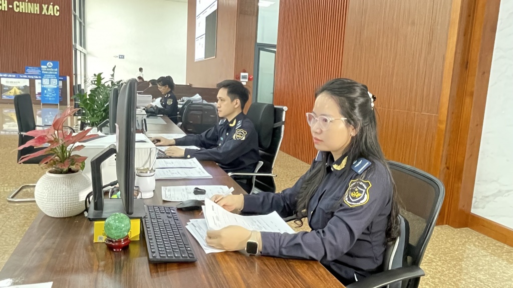 Hoạt động nghiệp vụ của công chức Chi cục Hải quan Chi cục Hải quan cửa khẩu Lào Cai