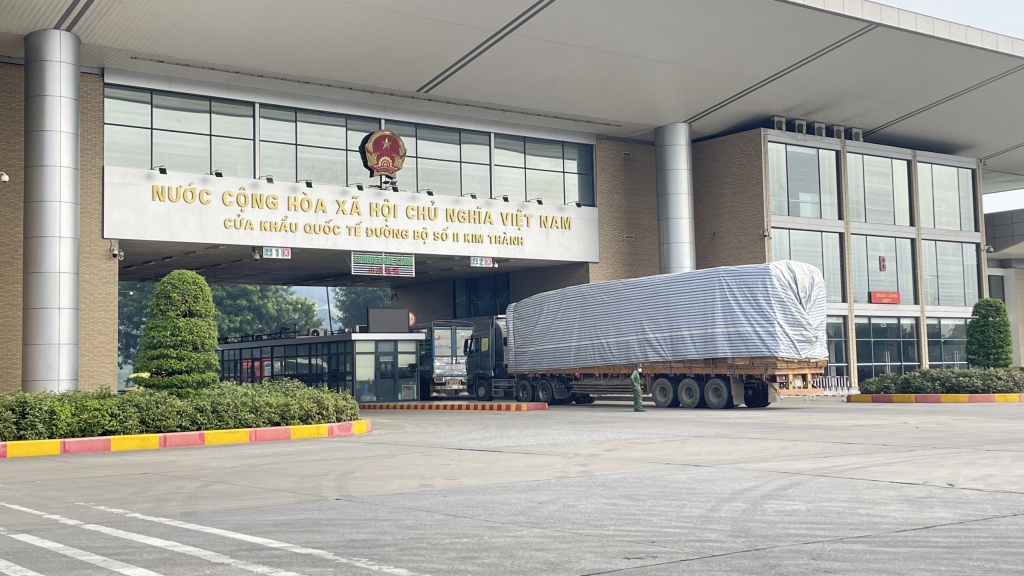 Hoạt động xnk hàng hóa qua cửa khẩu quốc tế đường bộ số 2 Kim Thành (Lào Cai). Ảnh: N.L