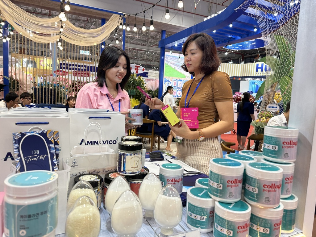 Colagen chế biến từ phụ phẩm cá tra. Ảnh: T.H