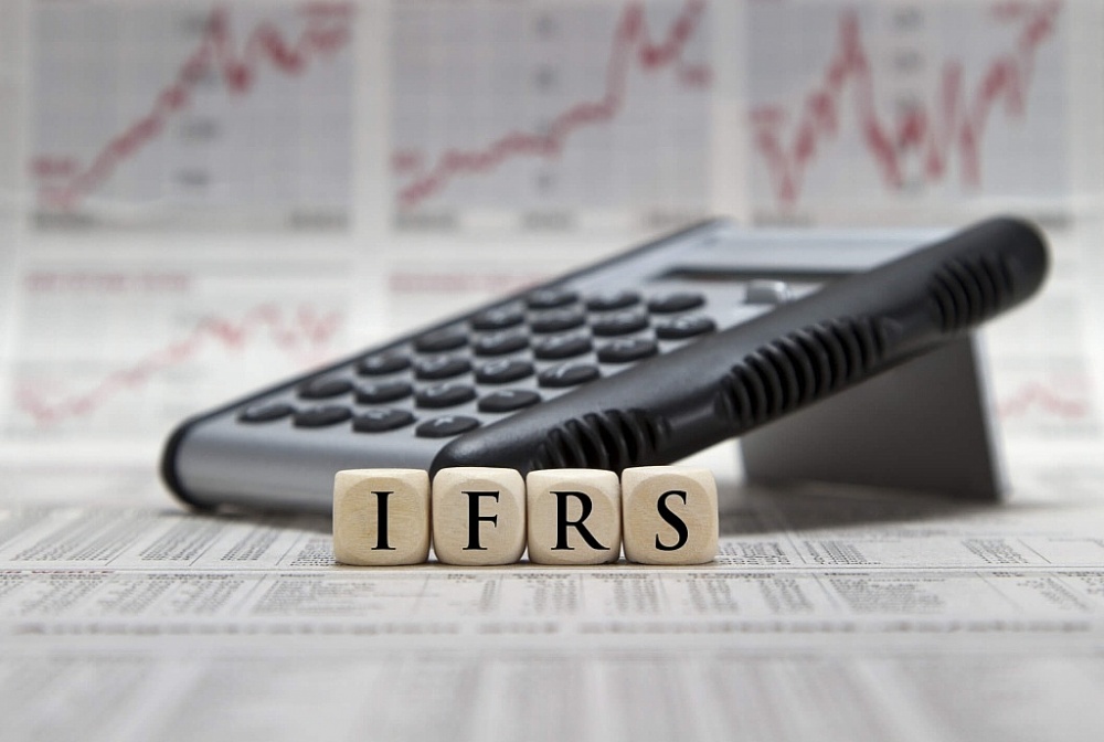 Việc chuyển đổi sang IFRS của các doanh nghiệp còn nhiều thách thức. 	Ảnh: ST