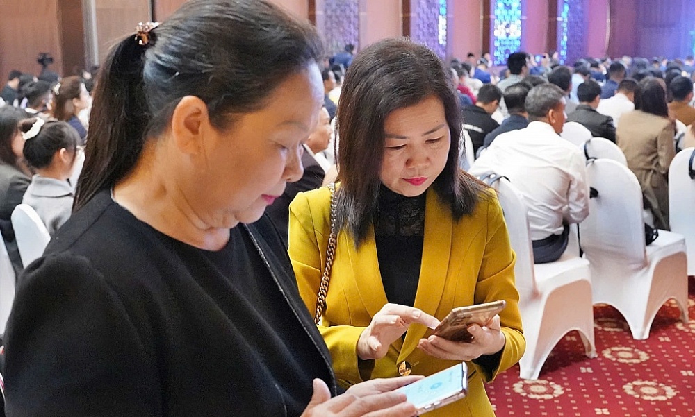Doanh nghiệp chia sẻ kinh nghiệm hoạt động kinhd oanh qua giao dịch điện tử.