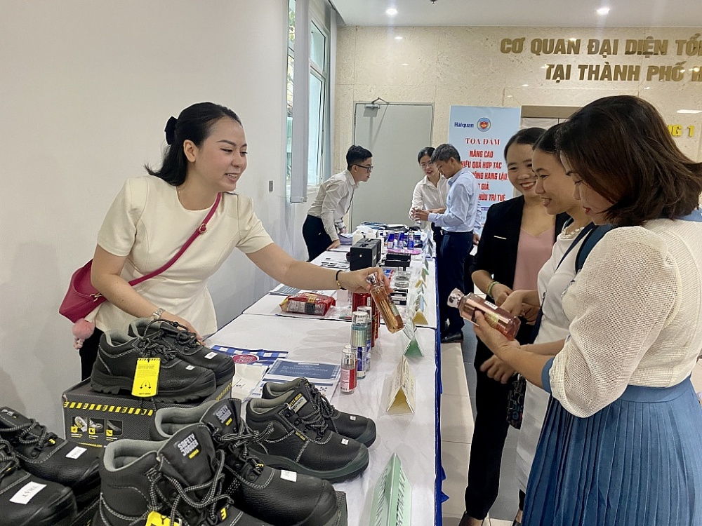 Khó khăn ngăn chặn hàng giả, vi phạm sở hữu trí tuệ qua thương mại điện tử