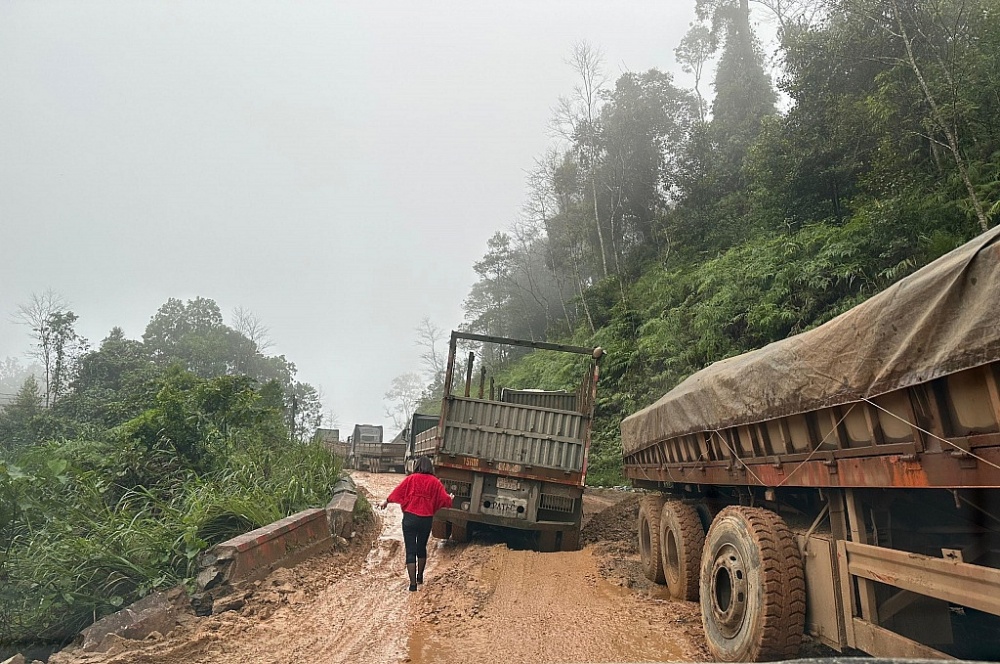 PHOTOS: Nhọc nhằn đường lên cửa khẩu quốc tế Nam Giang