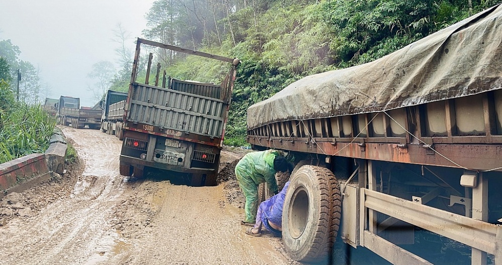 PHOTOS: Nhọc nhằn đường lên cửa khẩu quốc tế Nam Giang